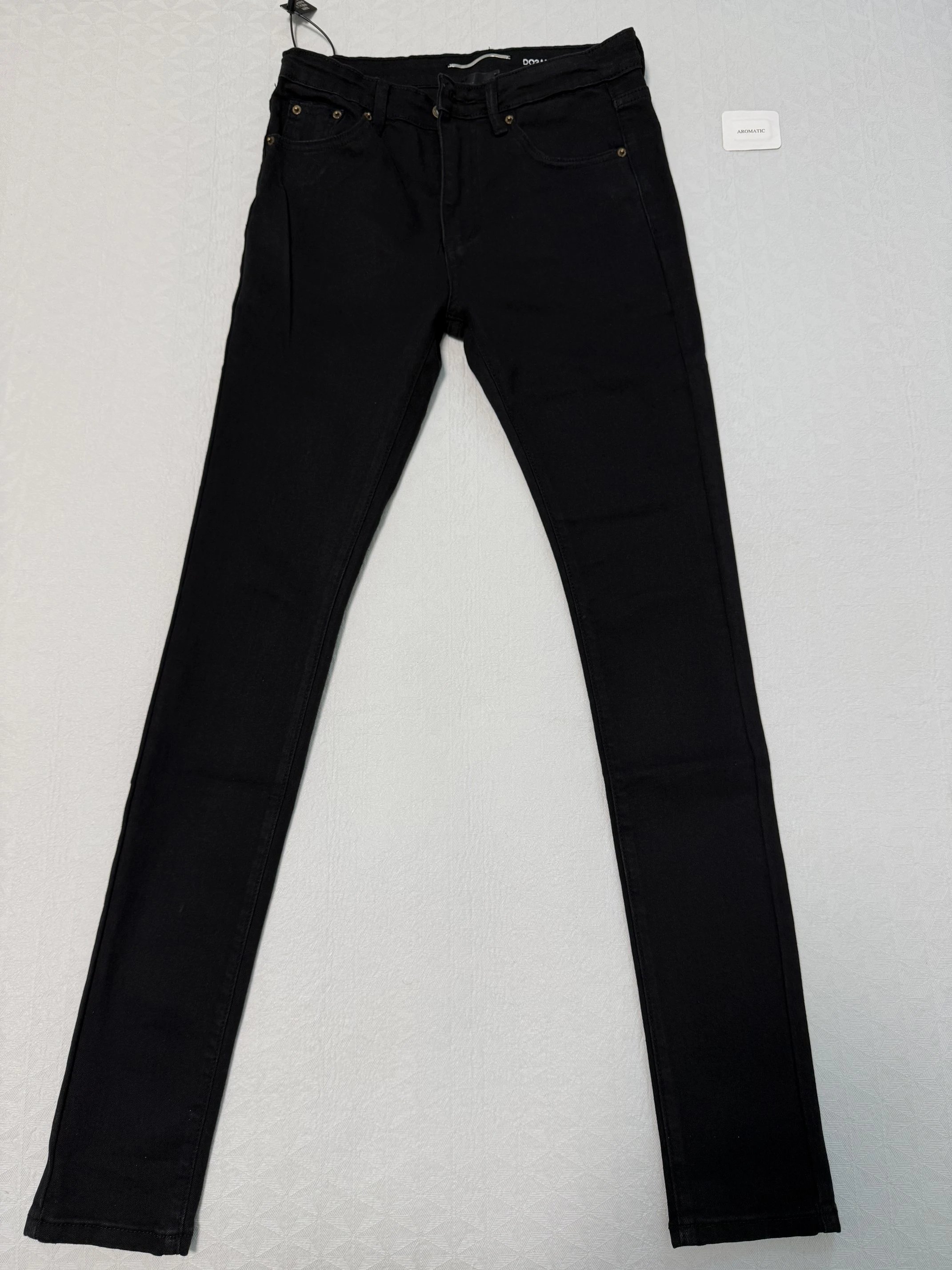 The newly upgraded version of SLP basic cow d02 pattern, fabric and hardware are all well used. The pattern is also more slim and has three complete standards. It is a very classic hediboy must-have that is tighter than first love in full size stock