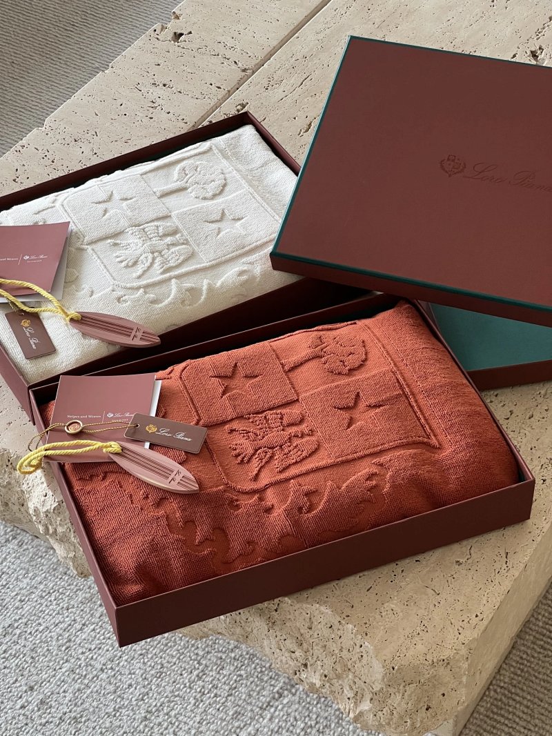 Prada LP Crest LP 2