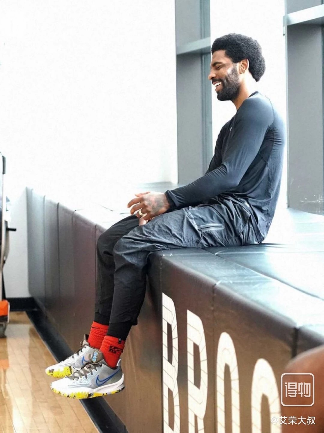 Nike Kyrie 4 Low Top Basketball Shoes Multi-color