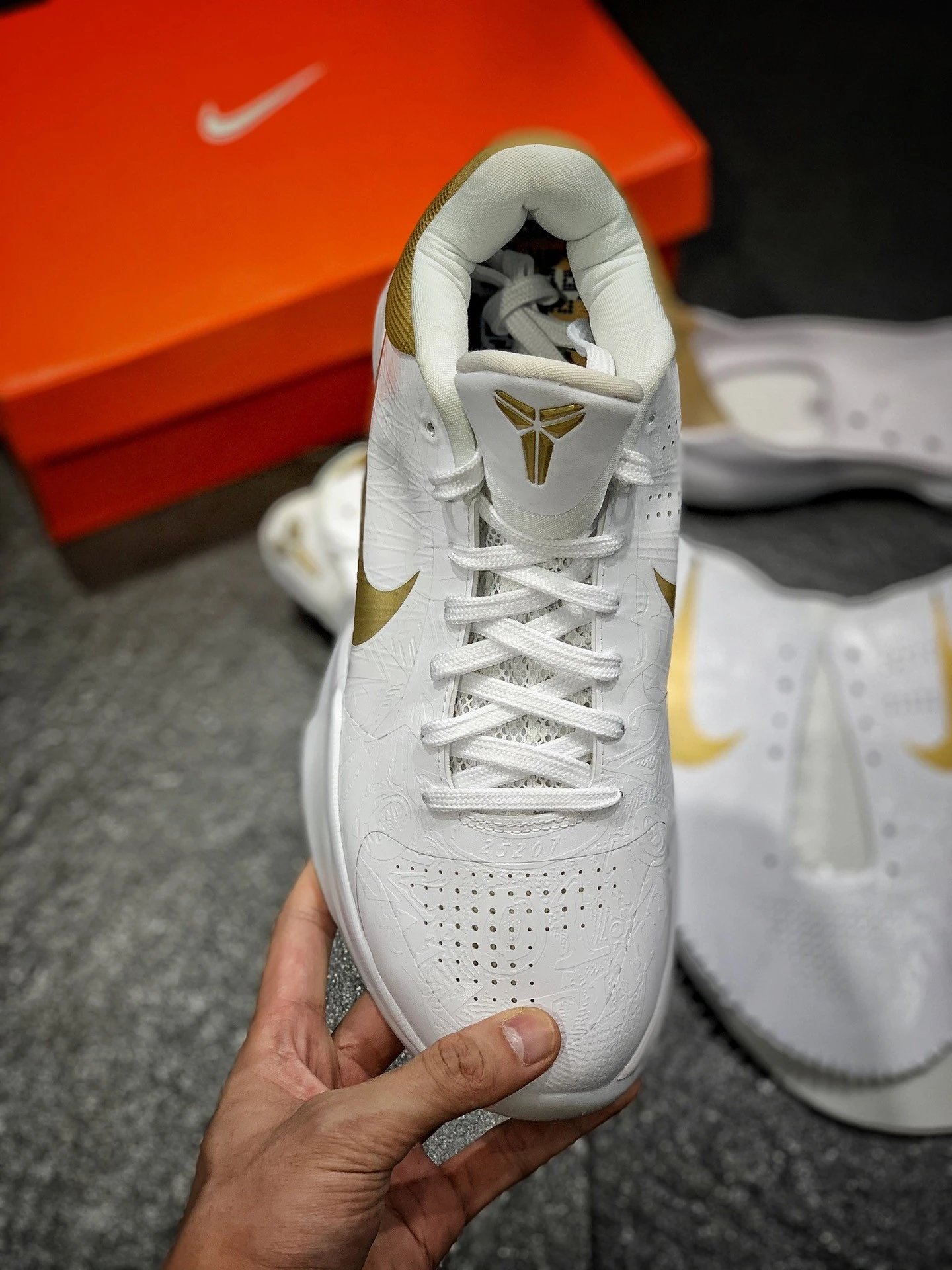 Kobe 5 BIG STAGE White Gold