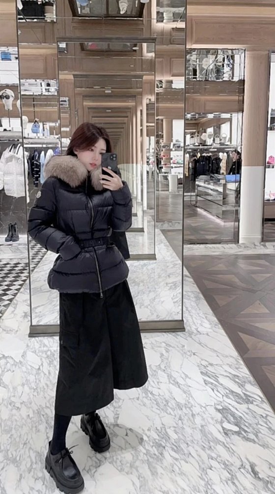 【 French Feather Emperor 】 M Home Boed Women's Short Down Jacket with Icelandic Wool Collar/Fox Wool Collar, Waist Tight Fit Coat, One Piece, Multiple Wear