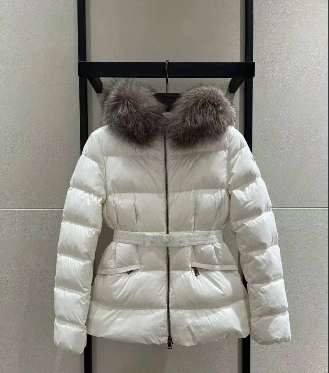 White raccoon fur collar