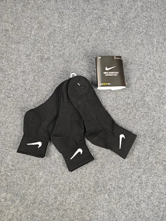 Black mid-calf socks, 3 pairs per pack