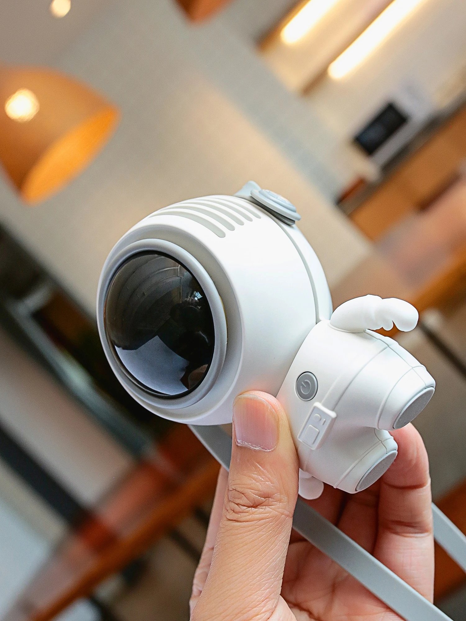 移动的小空调!风力强劲又持久,360度全域风:太空人 挂脖小风扇