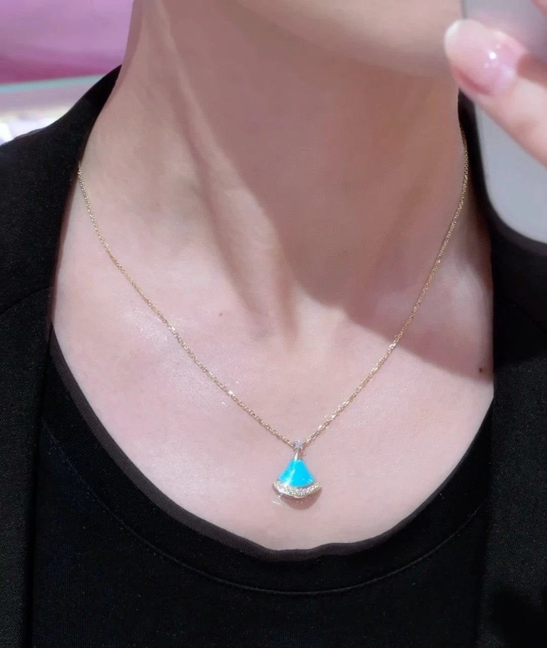 The same style as the Chinese Valentine's Day exclusive fairy sister! Small skirt turquoise diamond fan necklace