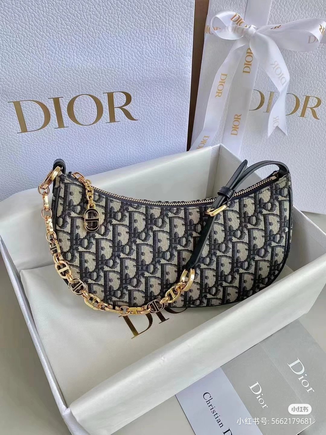 Shark Home [Original Factory Quality] Dior CD Lounge Handbag, Dior Monogram Embroidered Canvas Chain Bag, Underarm Bag, Shoulder Bag, Zipper Bag, Phone Bag, Commuter Bag, Large Capacity Work Bag, Authentic Pattern and Alignment, Effortless Entry into Boutiques, Original Factory Hardware (Boutique Gift Box Set)