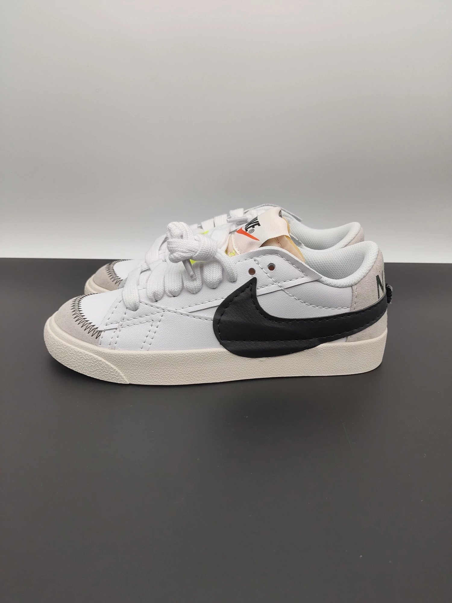 Blazer Low White Black