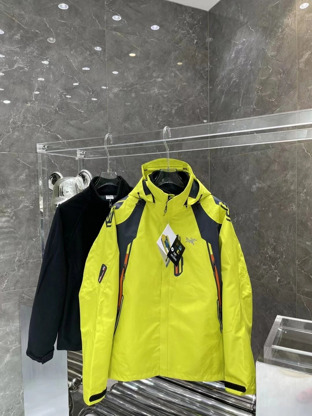 Arc'teryx Alpha SV Hardshell Jacket-011302