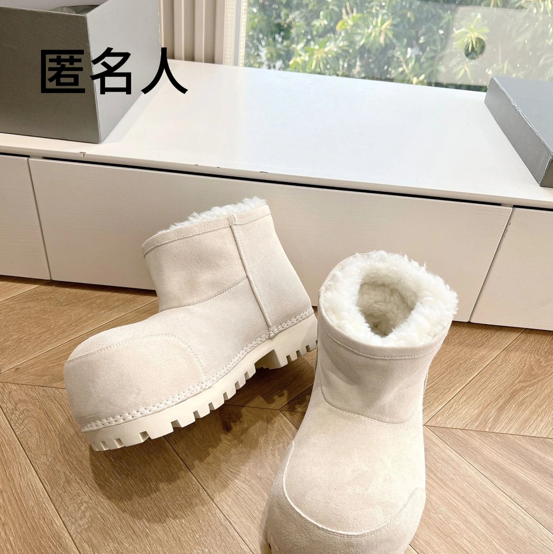 Low-Top White (No returns or exchanges in summer)