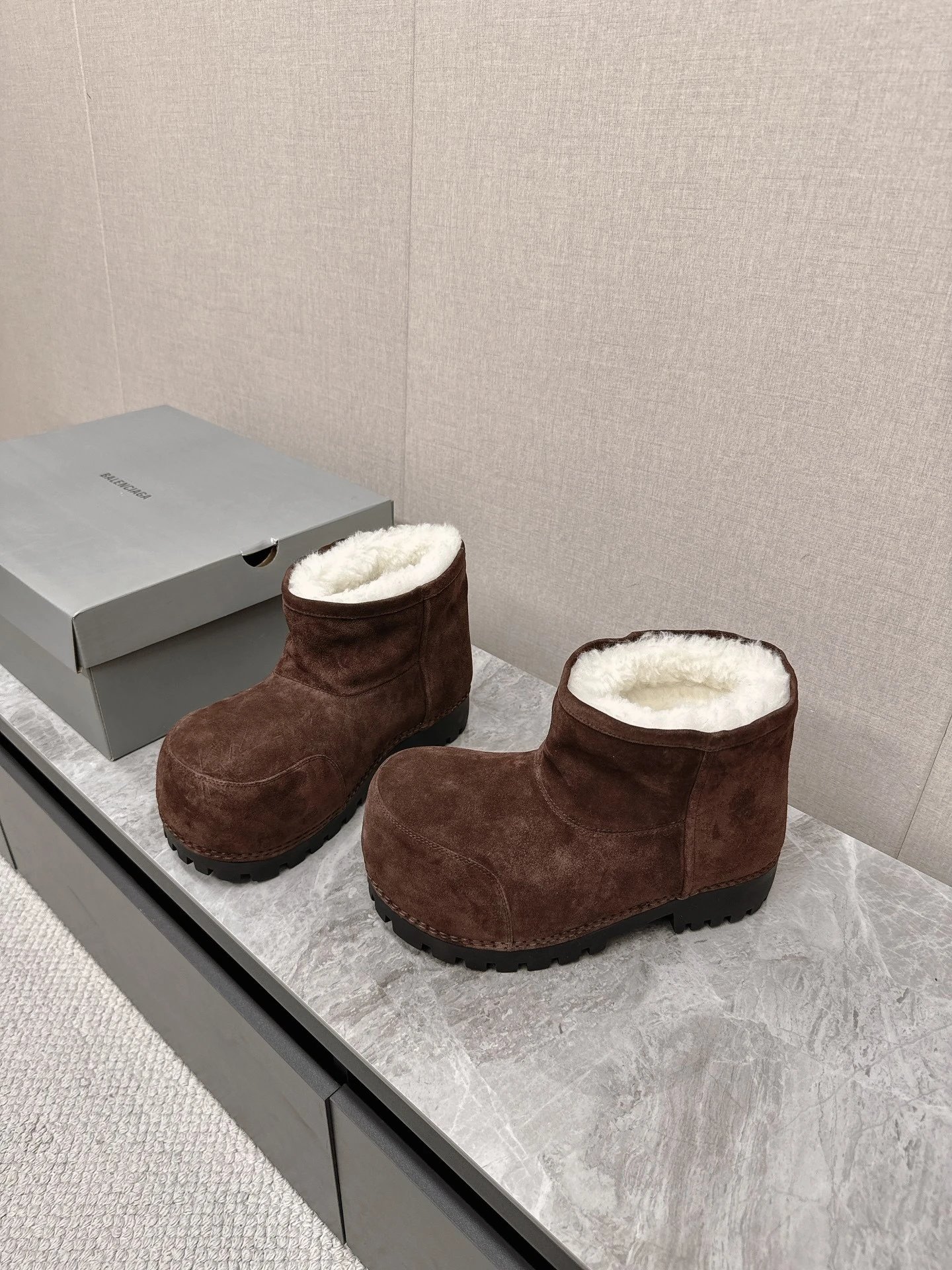 Low-Calf Brown (No returns or exchanges in summer)