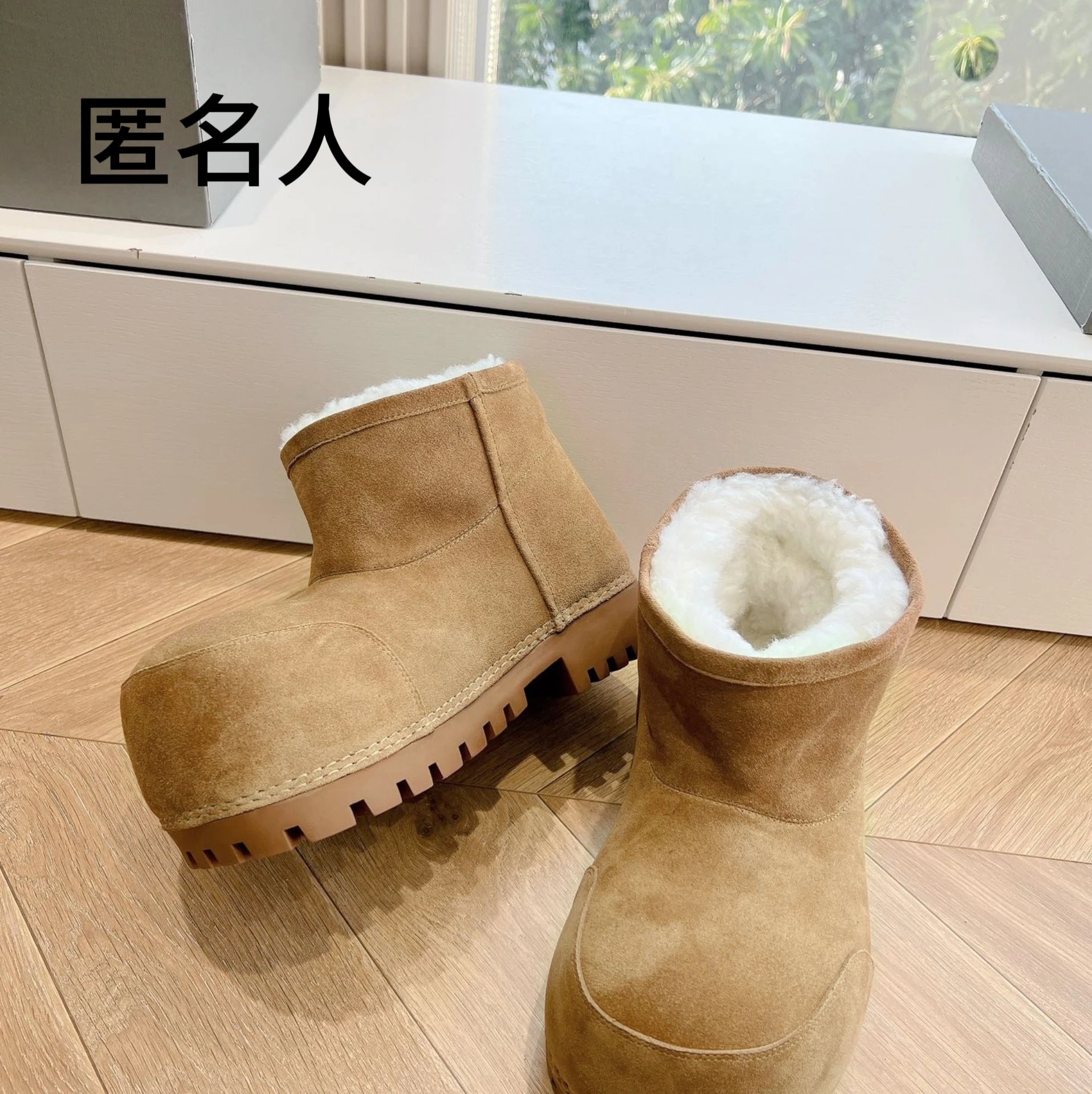 Low-Top Beige (No returns or exchanges in summer)