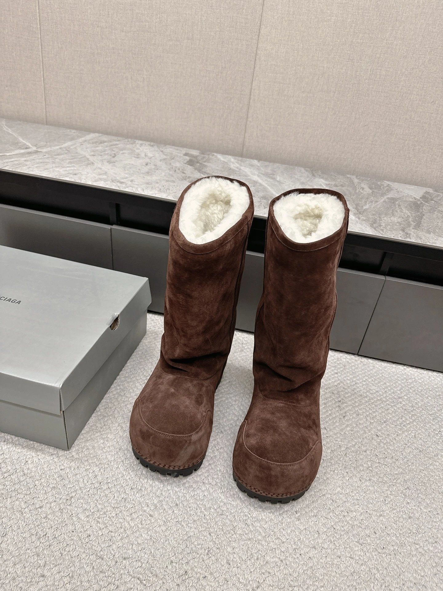 High-Calf Brown (No returns or exchanges in summer)