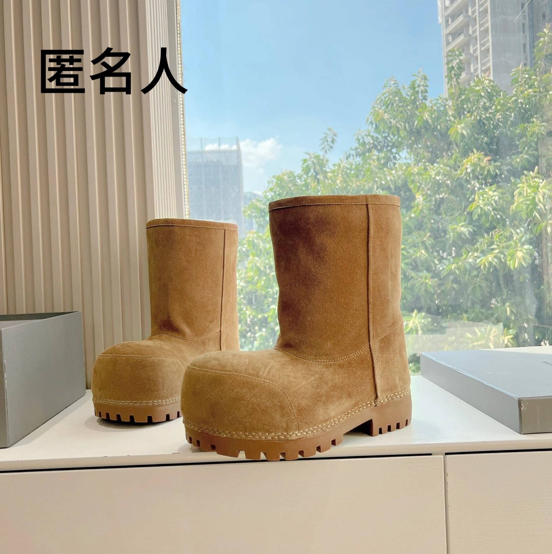Mid-Top Beige (No returns or exchanges in summer)
