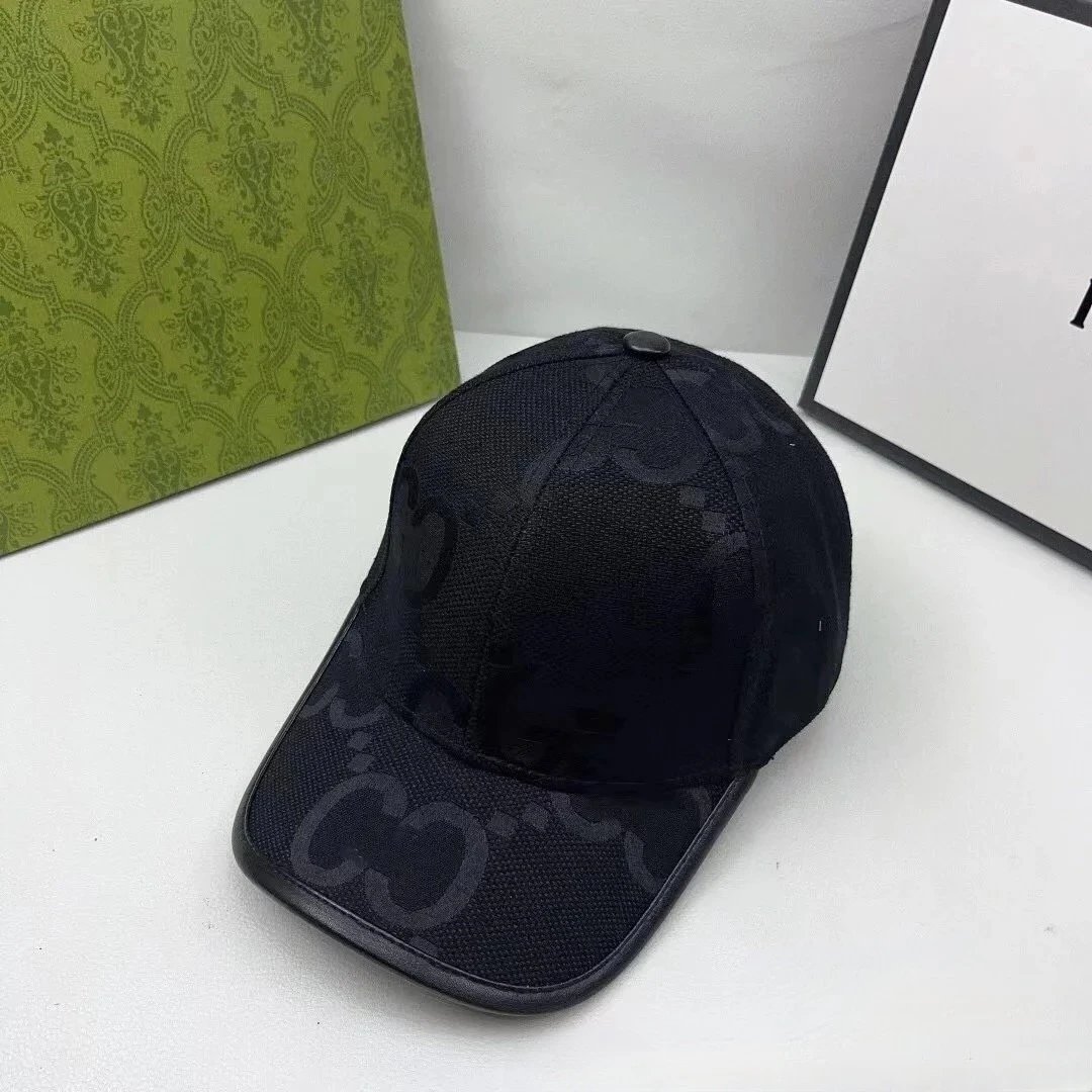 Golden Classic Baseball Hat Duck Tongue Hat
