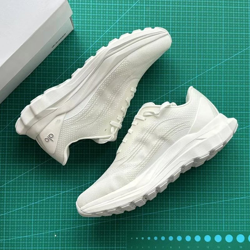 LW Alo Yoga Alo Runner