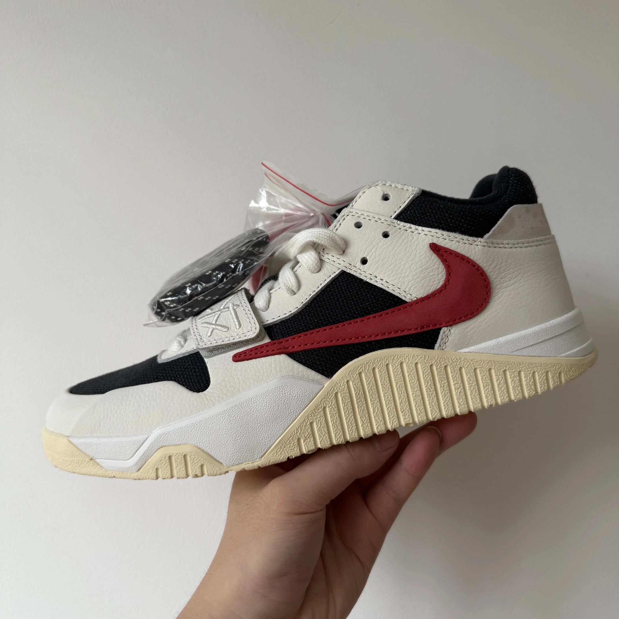 Travis Scott Black/Red