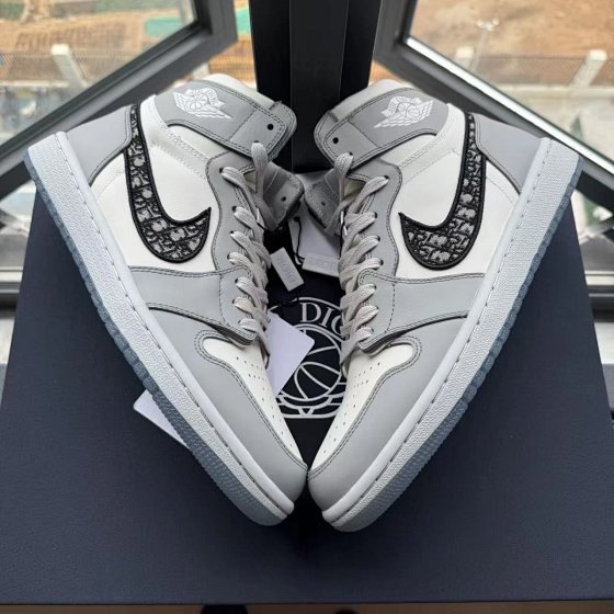 PK BATCH Dior's brand new original box still has some tail clearance processing. If you mind defects or slight oxidation, perfectionists should be cautious when making purchases! Swipe down for details and take a photo for no reason to return or exchange!