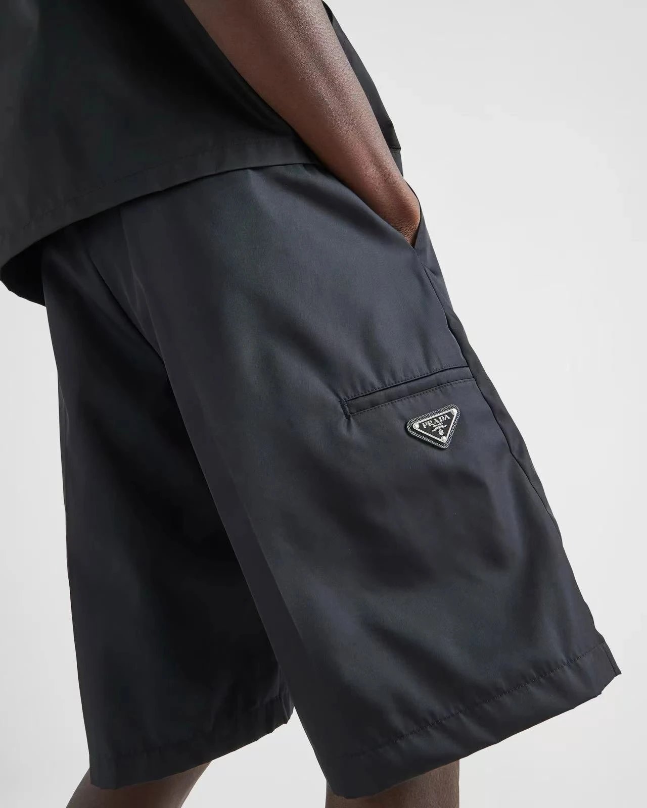 Special Offer! Original factory goods! PRA Prada shorts men's retro workwear functional casual sports five quarter pants mid pants beach pants sweatpants trendy light luxury British style
