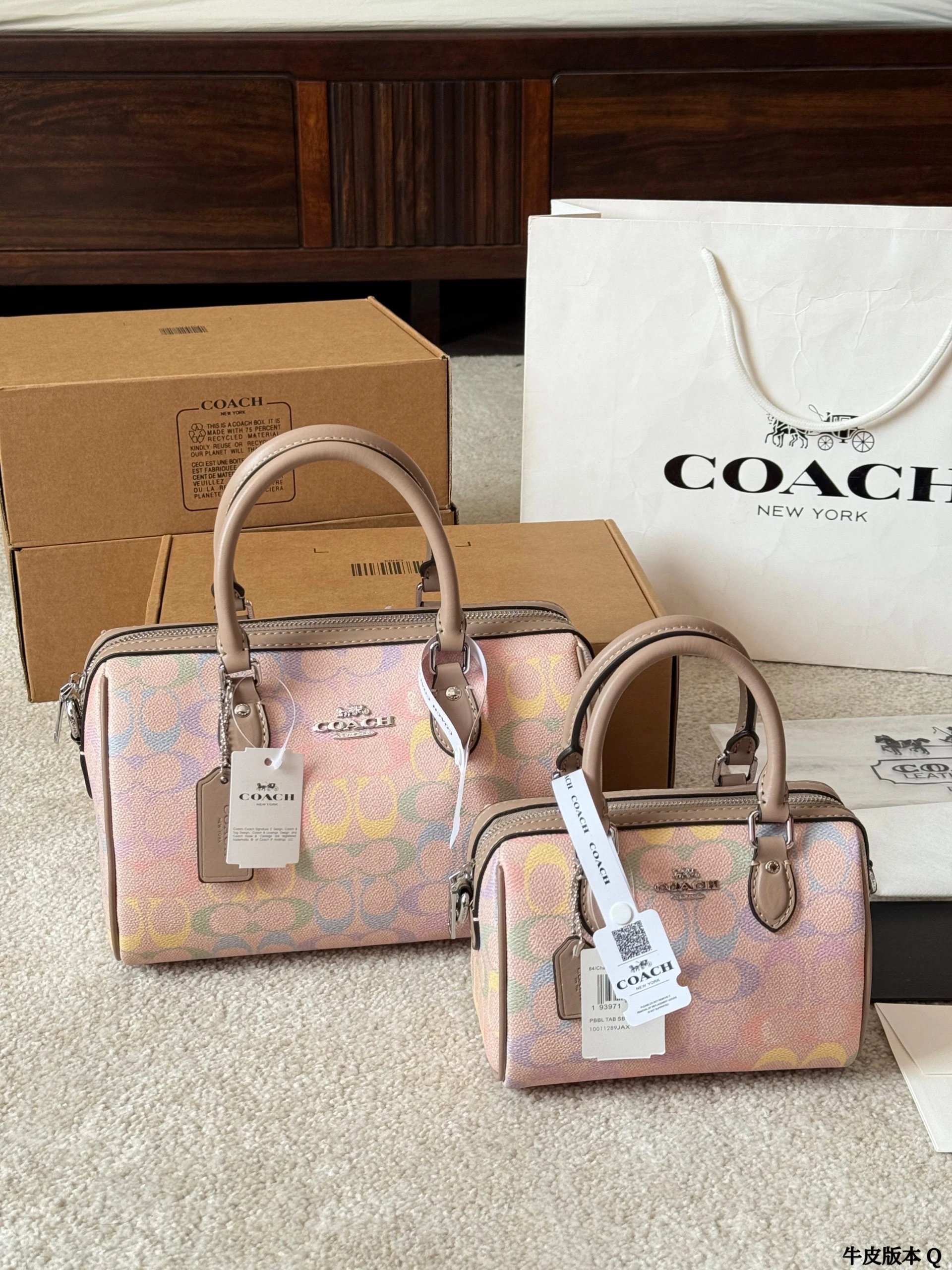 Новая оригинальная сумка-подушка Coach с оригинальной фурнитурой ykk, изысканными тканями, безупречным качеством изготовления и универсальным артефактом🌈
Размер счетчика: большой размер 25-18 см, маленький размер 1