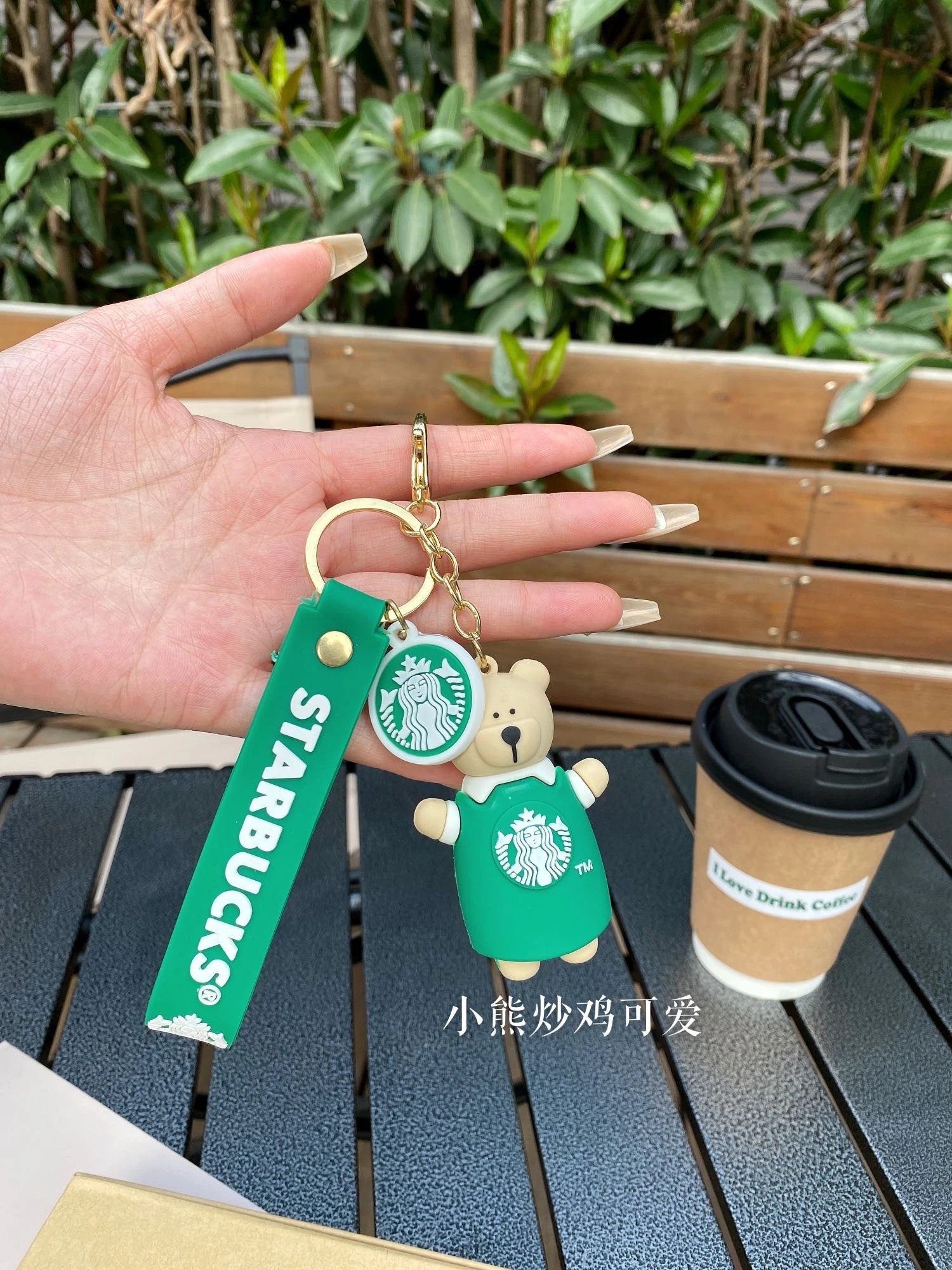 Mason Bear Car Ароматерапия Тип аромата: Blue Wind Chime. Аромат Blue Wind Chime имеет аромат, состоящий из верхней, средней и базовой ноты. Верхняя нота: синий колокольчик; средняя нота: Хурма; базовая нота: белый мускус. Аромат верхней ноты представляет собой свежий аромат полевых цветов, который смешивается с зеленым ароматом некоторых более светлых зеленых листьев и более...