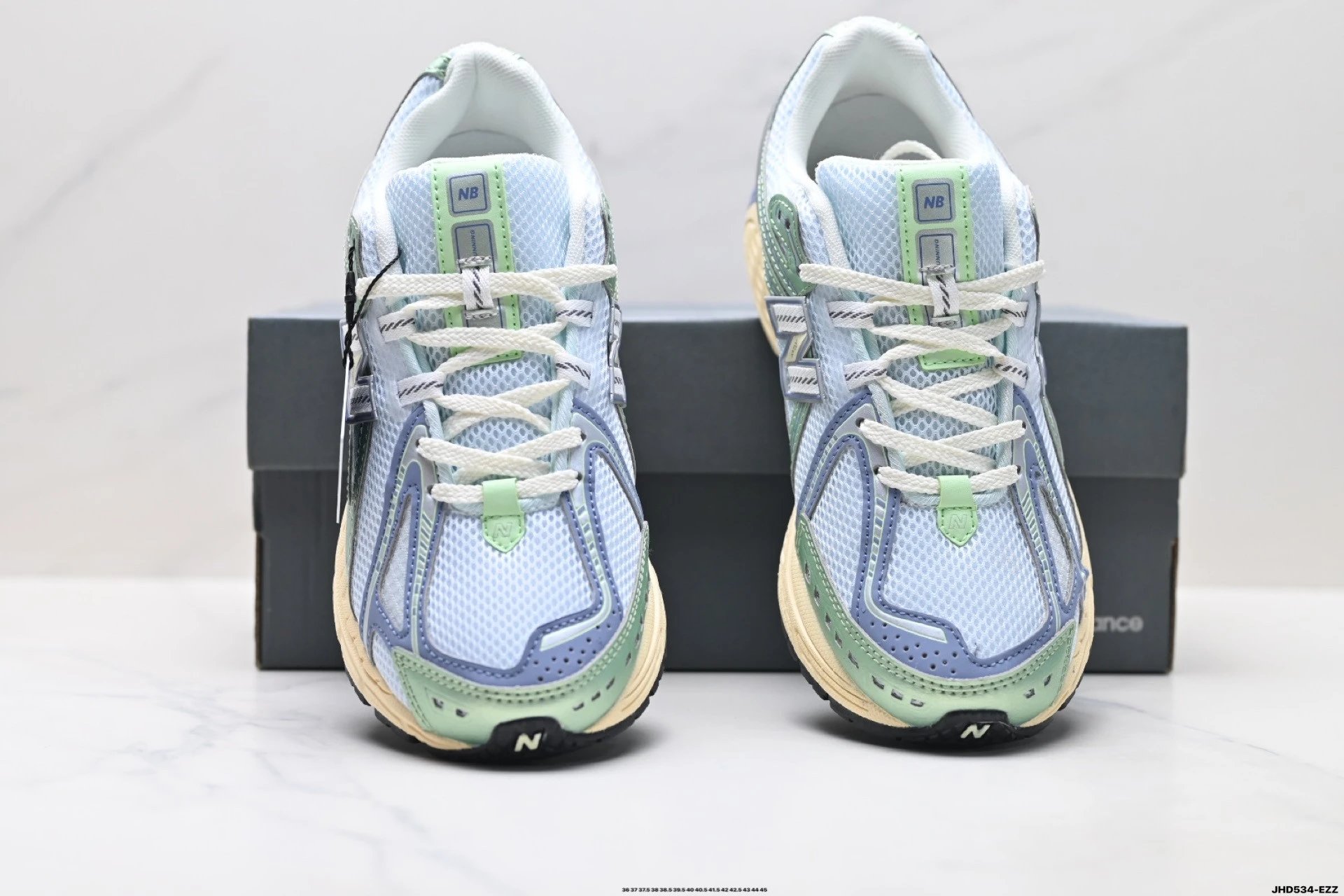 Туфли Treasure Dad в стиле ретро New Balance
Ретро-элементы наложены друг на друга, текстура великолепна, оригинальные детали из последнего материала изысканны, и это один из самых классических архивных стилей обуви NB.
правитель