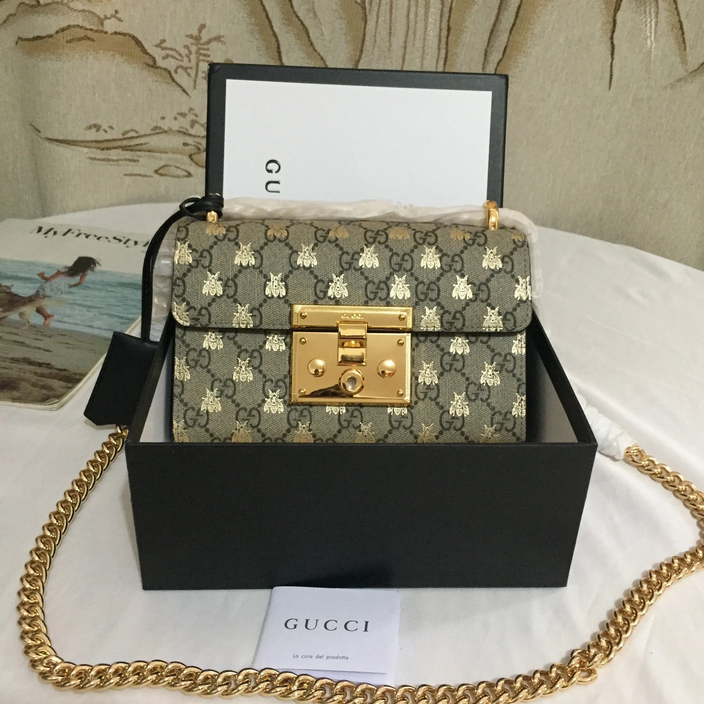 Gucci GG Supreme Bee Print Sho