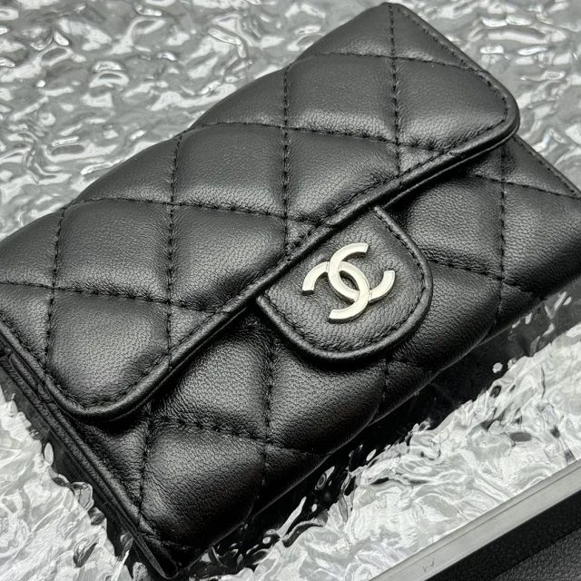 Chanel Wallets & Card Holders AP8937 Quilted Flap Holder product detail image 10