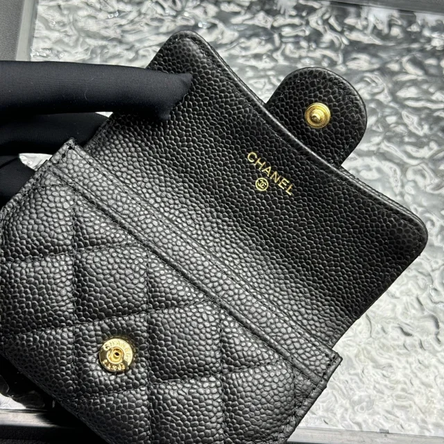 Chanel Wallets & Card Holders AP8937 Quilted Flap Holder product detail image 17