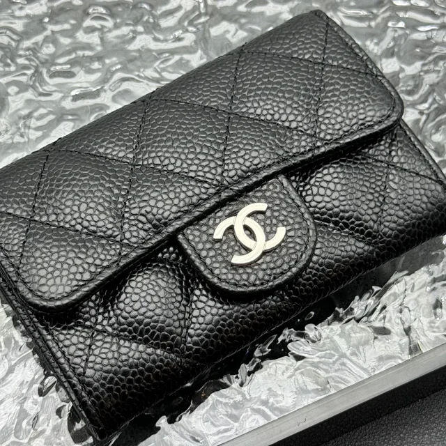 Chanel Wallets & Card Holders AP8937 Quilted Flap Holder product detail image 4