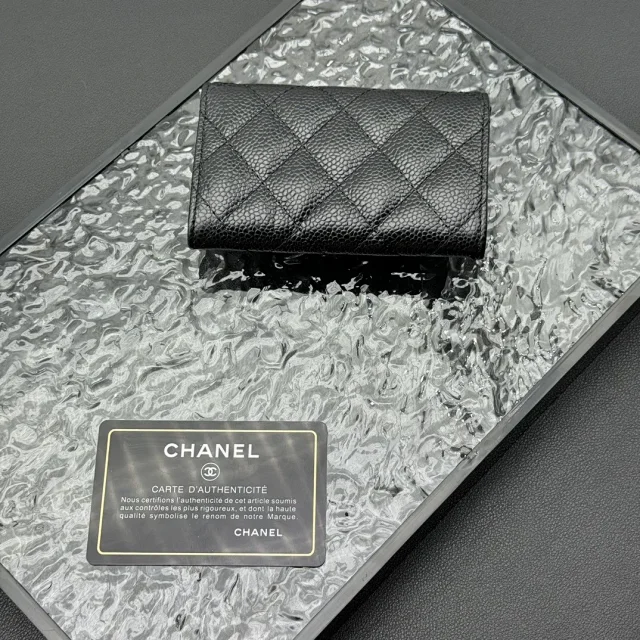 Chanel Wallets & Card Holders AP8937 Quilted Flap Holder product detail image 2