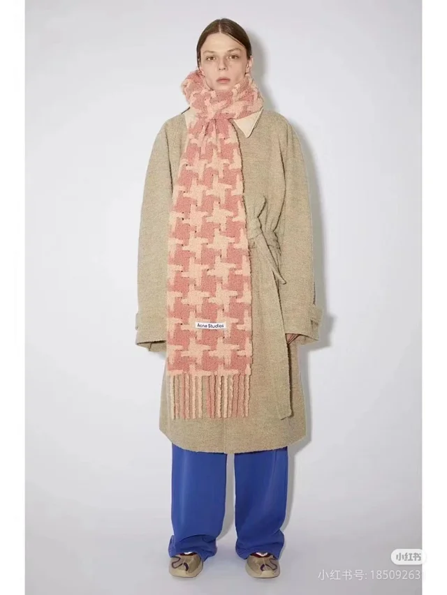 Acne Studios Scarves Fringed geometric-pattern scarf product detail image 3
