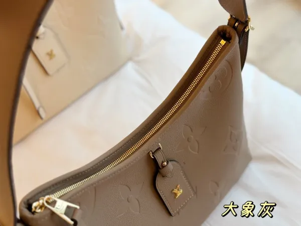 Louis Vuitton Onthego Hobo Bag Milk White Shoulder Bag - 14