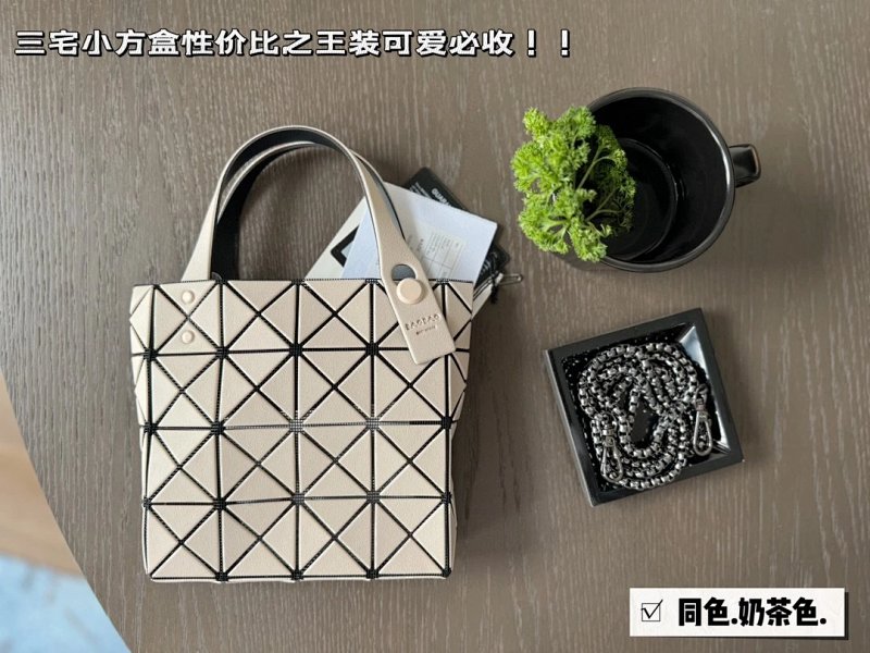 Shopping bag from Apple
