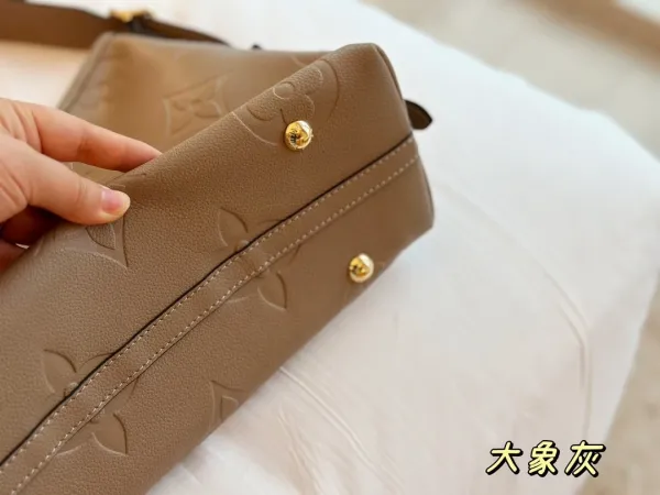 Louis Vuitton Onthego Hobo Bag Milk White Shoulder Bag - 18