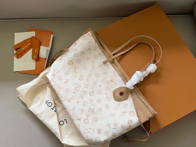 Shopping bag from Apple