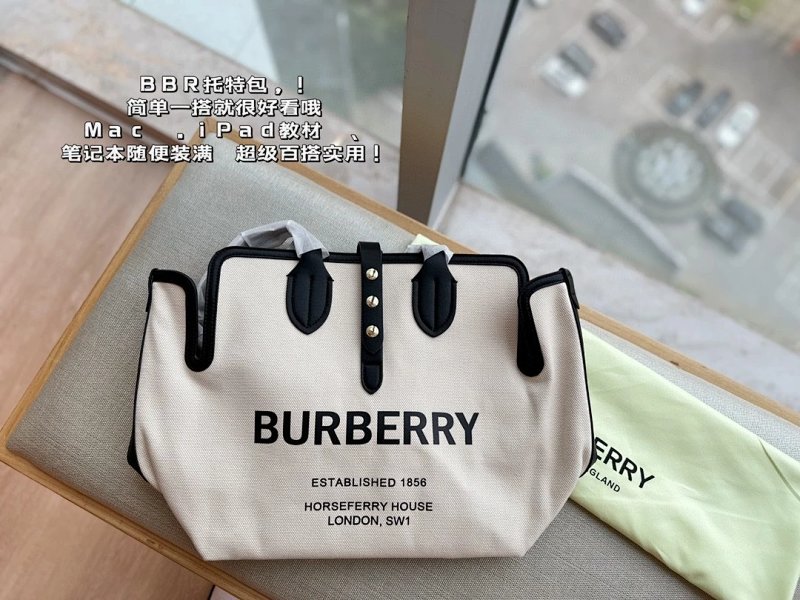 Shopping bag from Apple