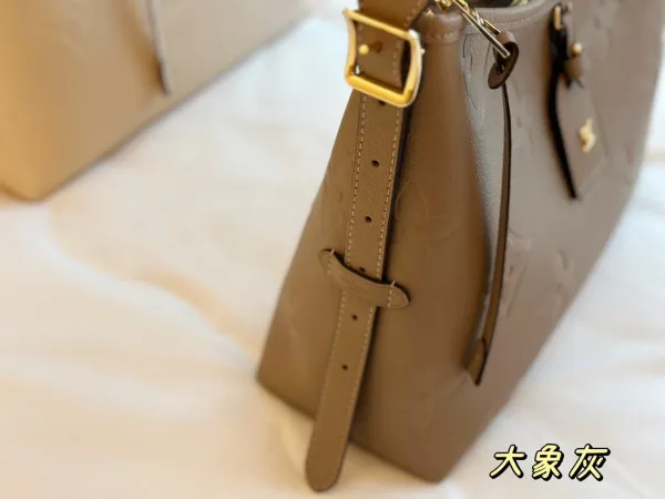 Louis Vuitton Onthego Hobo Bag Milk White Shoulder Bag - 12