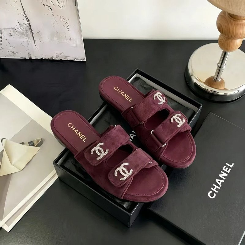 Chanel slides