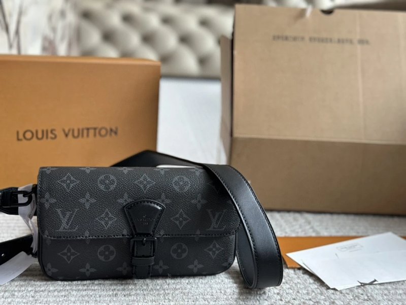 Louis Vuitton Montsouris Mini