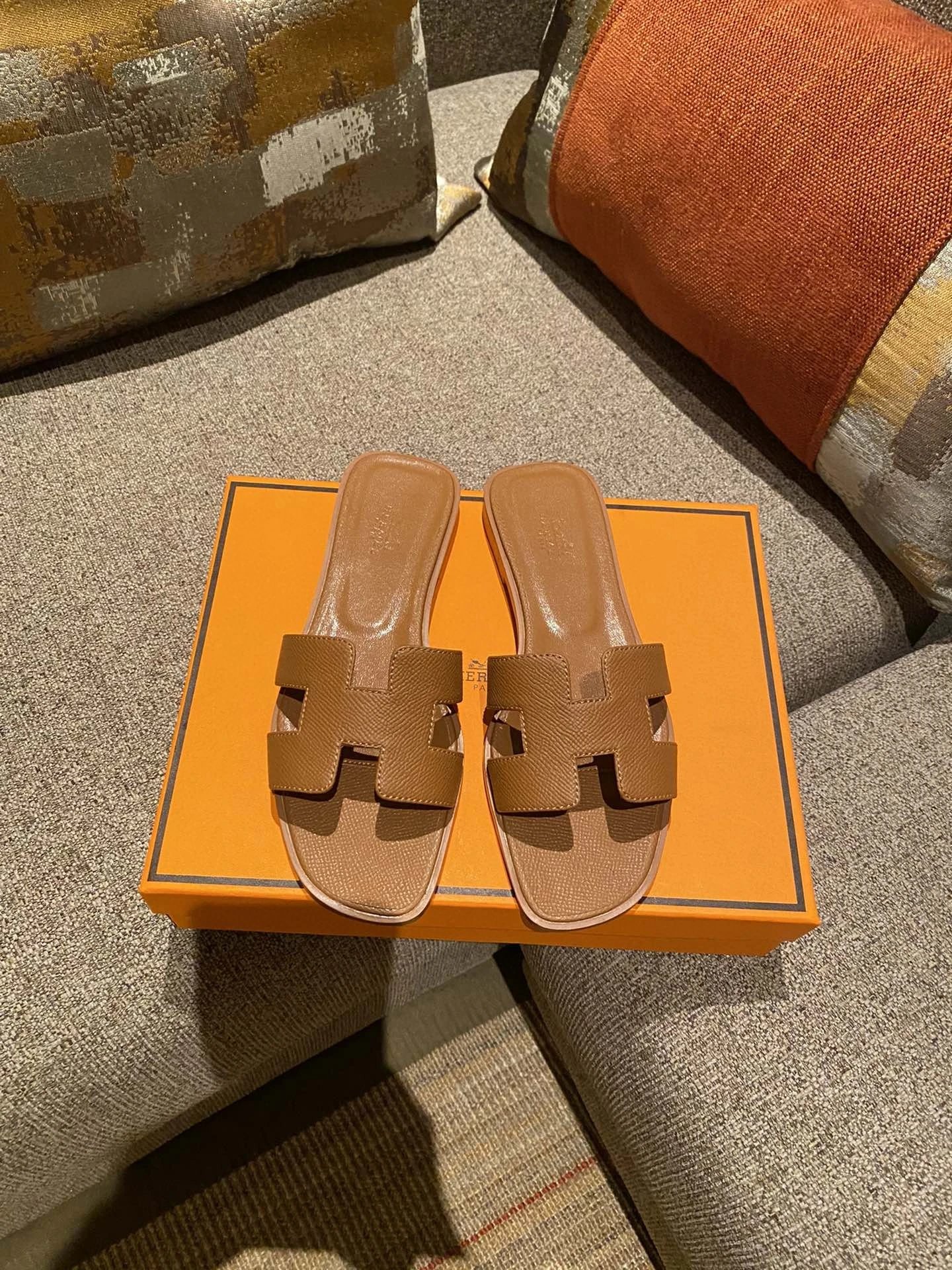 Hermes Oran Slippers · 3