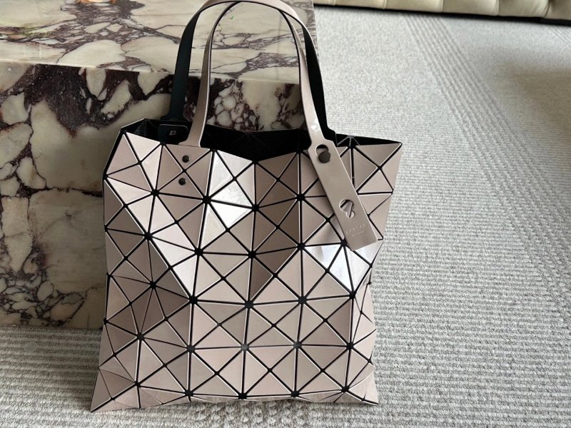 Shopping bag from Apple