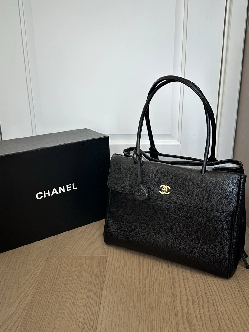 Chanel tote bag