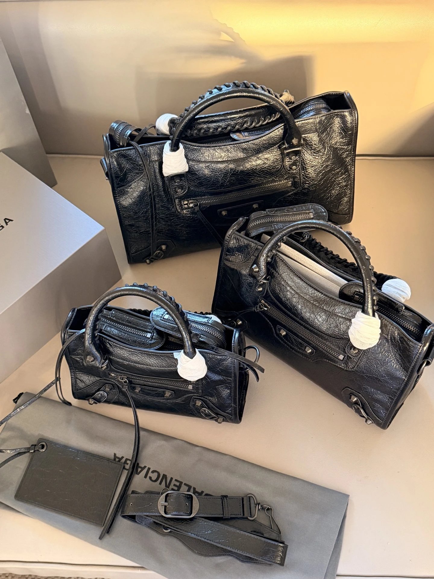 【 Original Single Grade 】 In stock High Version B Home Head layer Leather Le Cagole Motorcycle Bag Handheld Single Shoulder Cross Shoulder Tote Bag