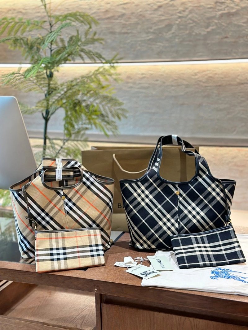 Shopping bag from Apple