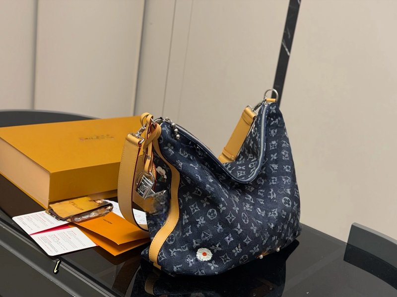 Shopping bag from Apple