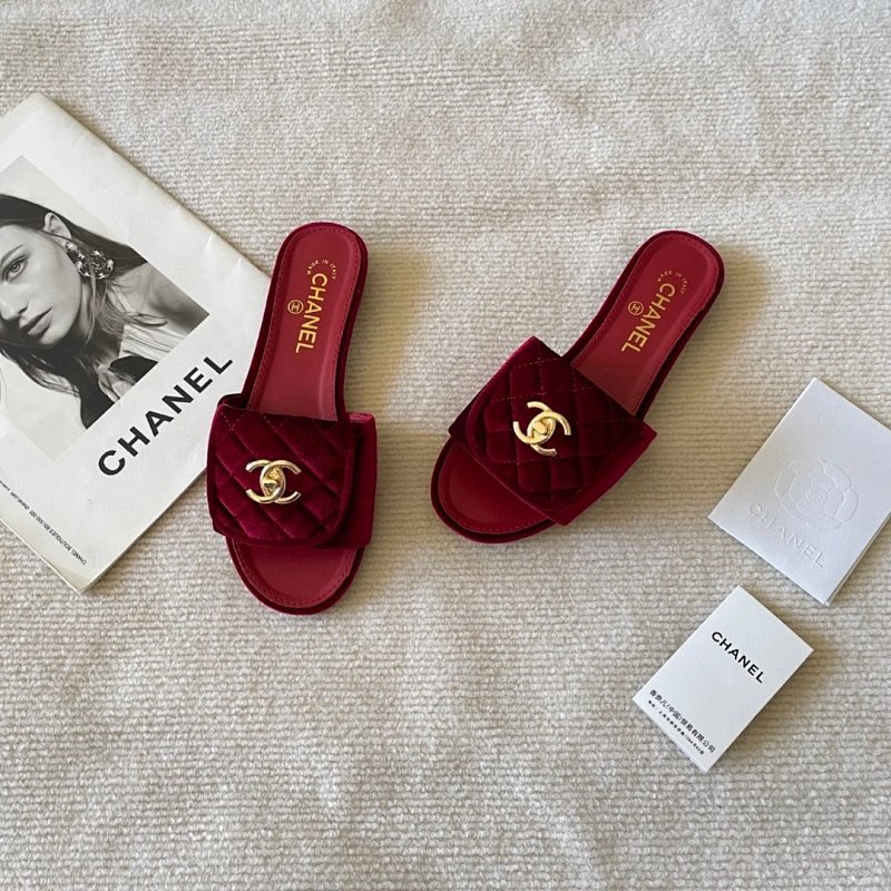 Chanel slides