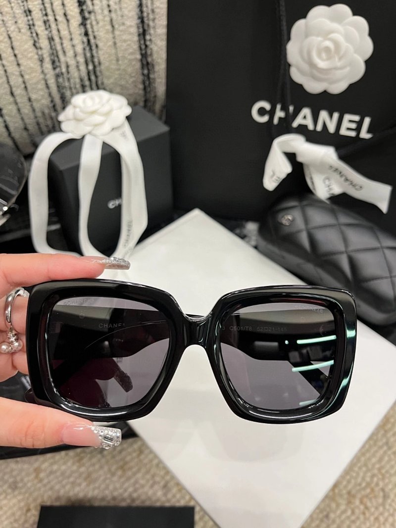 Chanel Vintage Ch6823