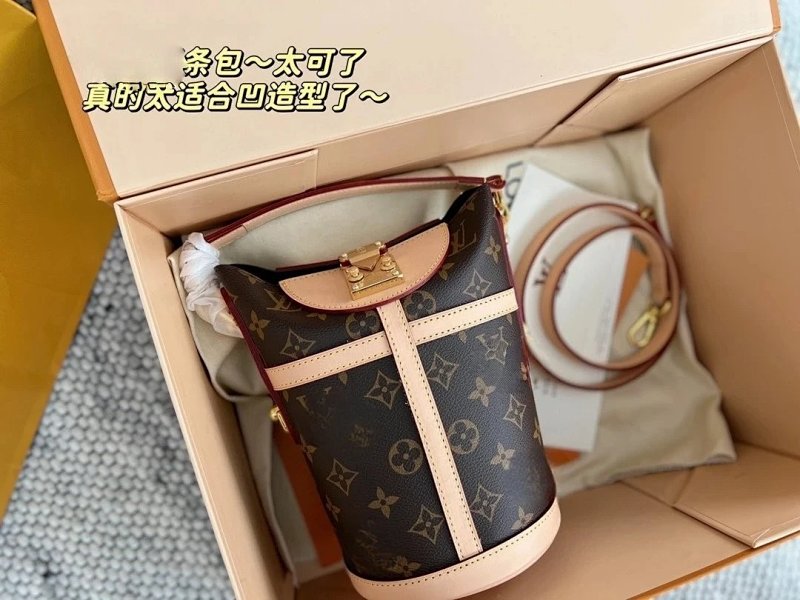 Louis Vuitton crossbody bag