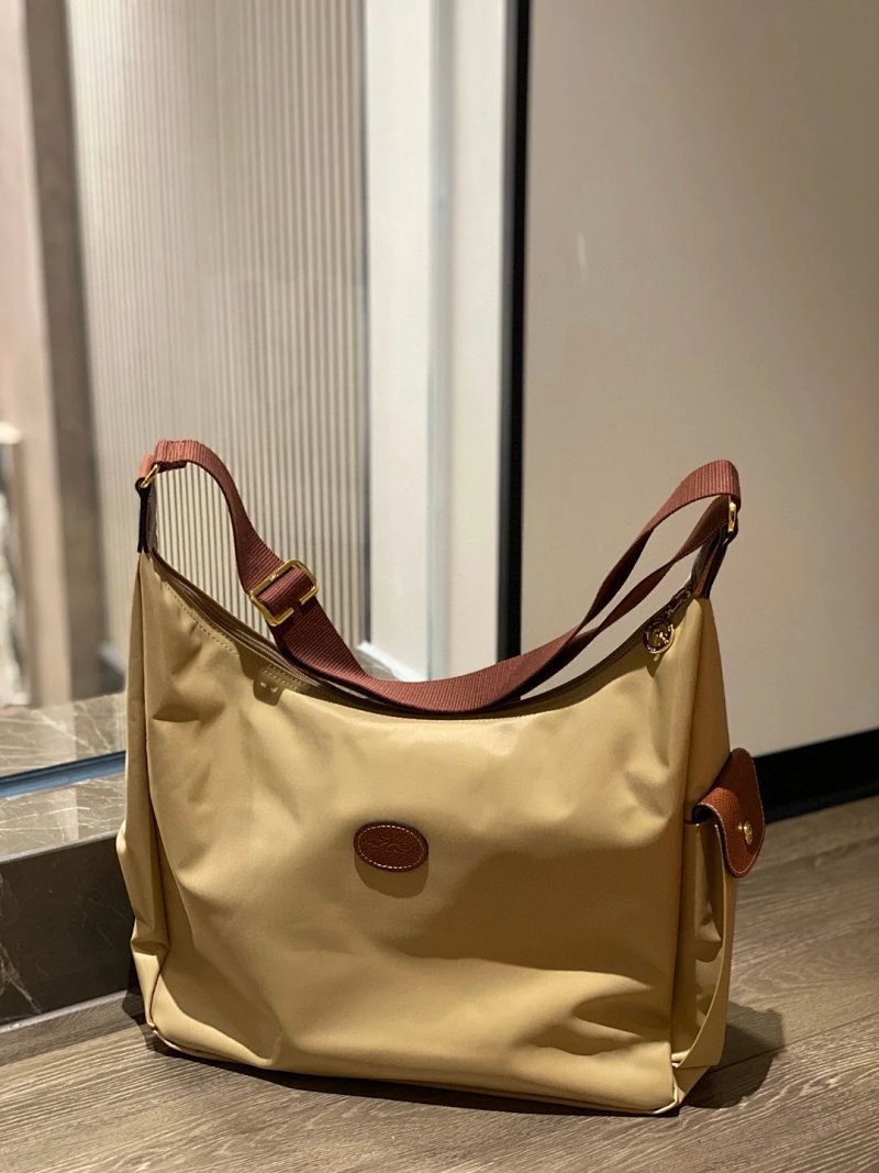 Shopping bag from Apple