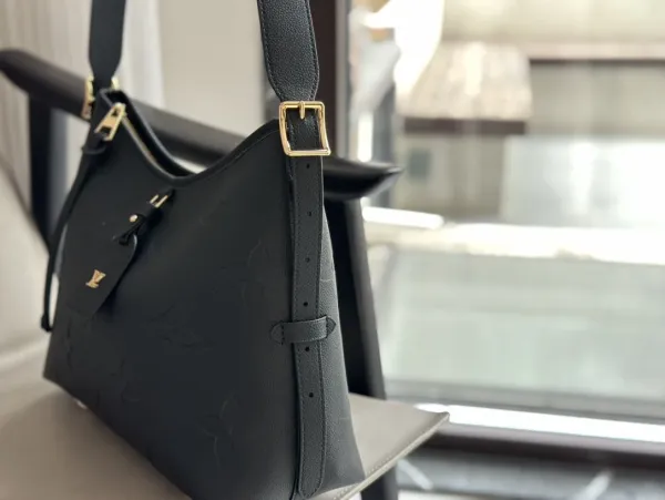 Louis Vuitton Onthego Hobo Bag Milk White Shoulder Bag - 9